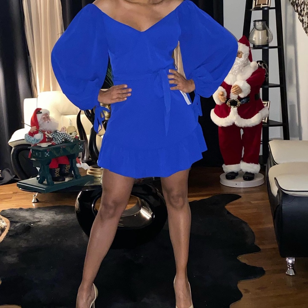 Beautiful dress, with an intense blue color, size 9/10
